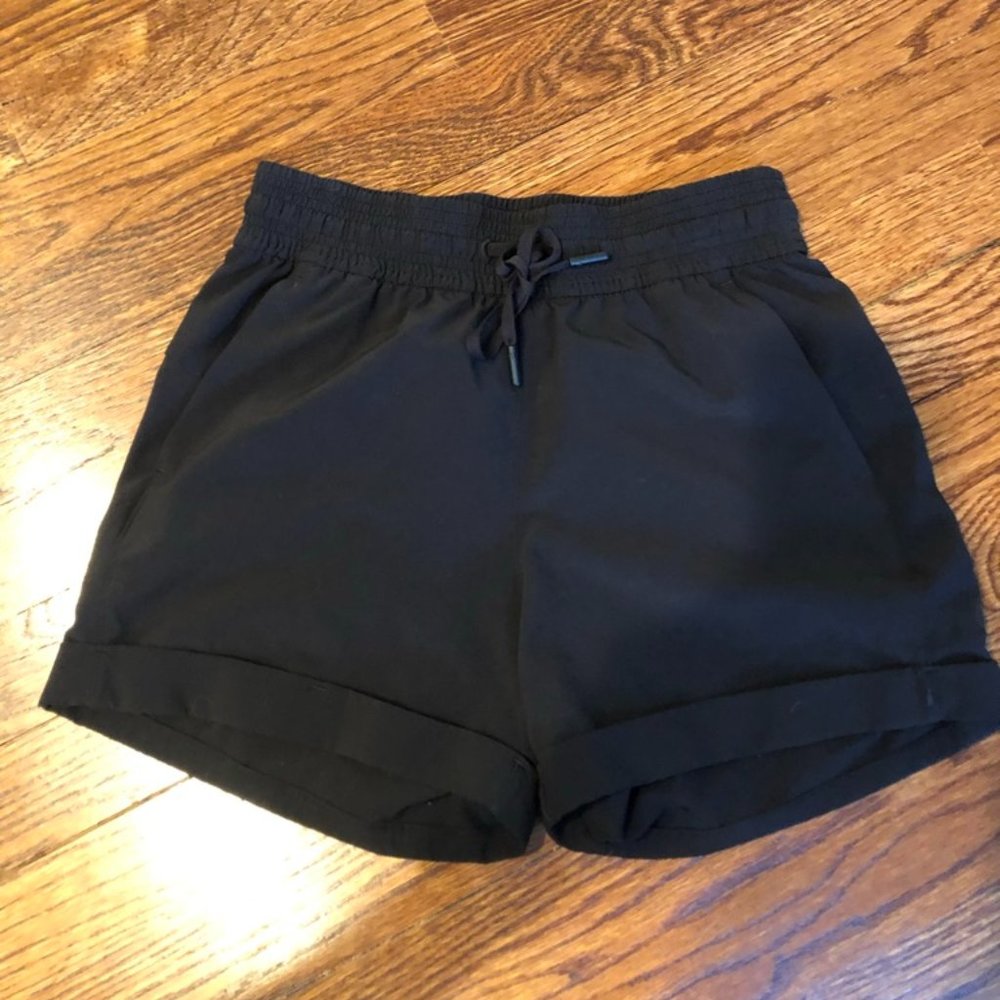 lululemon black shorts